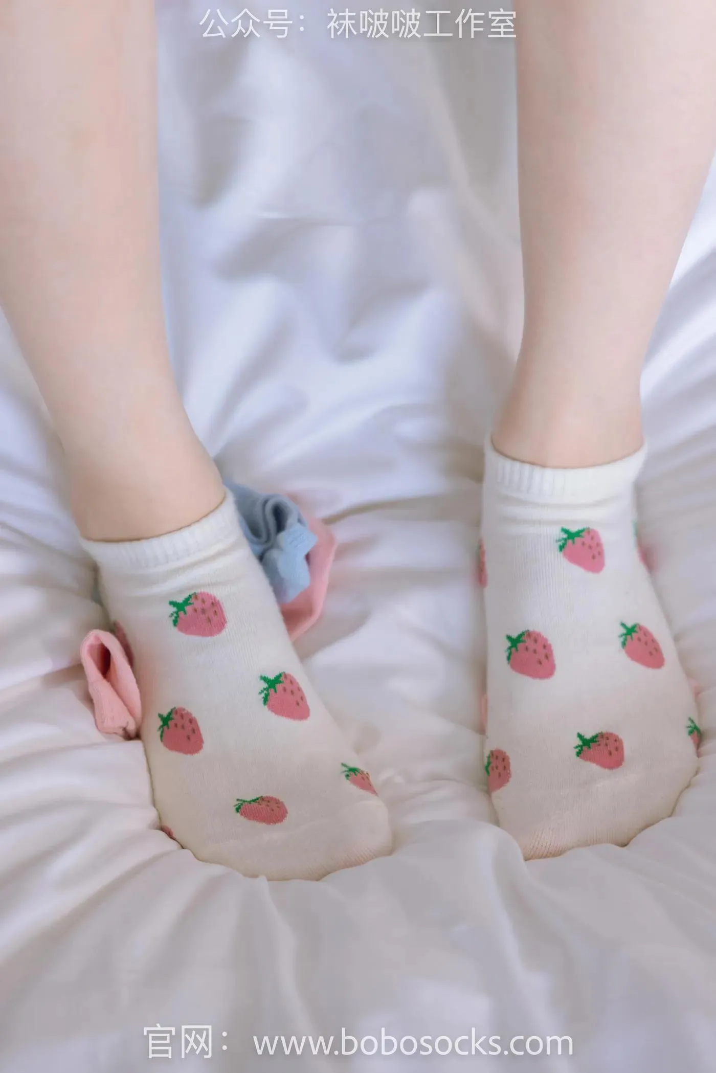 [BoBoSocks袜啵啵]NO.127 稚予-麦昆板鞋、两双自然穿旧棉袜、裸足 [139P]插图9